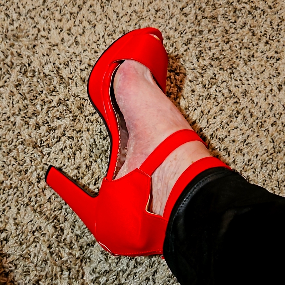 RED PLATFORM HEELS Size 12